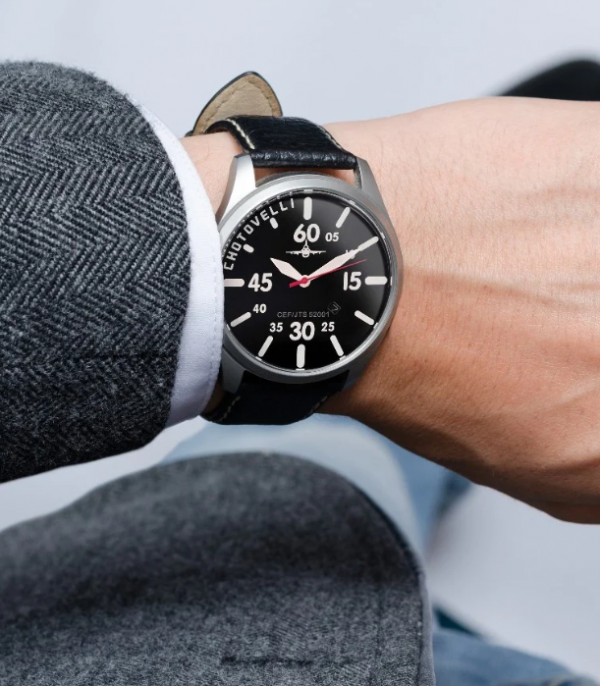 Jam Aviator dengan lapisan anti-gores